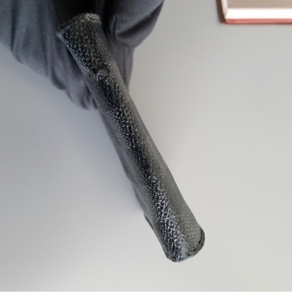 LV Graphite Key Holder (Louis Vuitton) - Picture 5 of 11